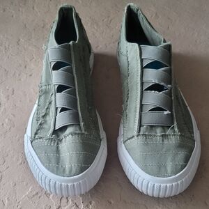 Size 9 Blowfish Malibu Slip On Green Canvas Women Sneakers